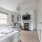 Windsor Town Centre Victorian Townhouse Sleeps 6